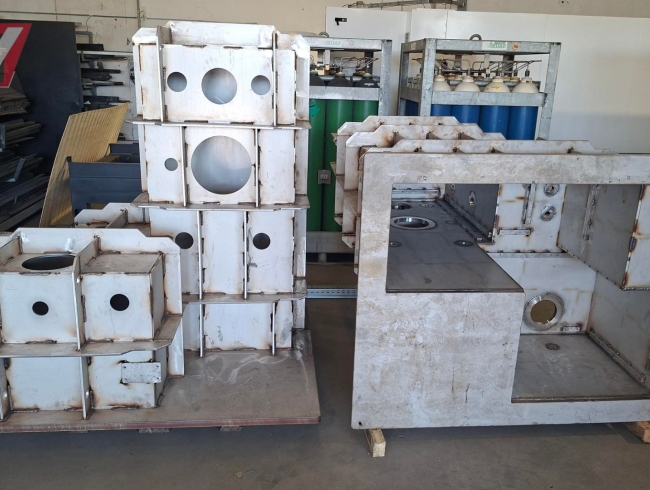 Die Edelstahl-Vakuumkammern werden gefertigt!